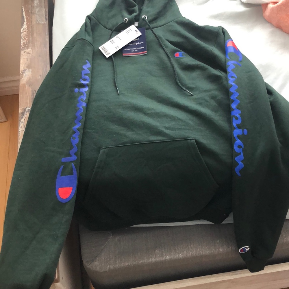 BRAND NEW URBAN OUTFITTERS SWEAT SHIRT